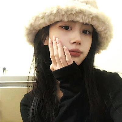 穿条纹衣的男孩